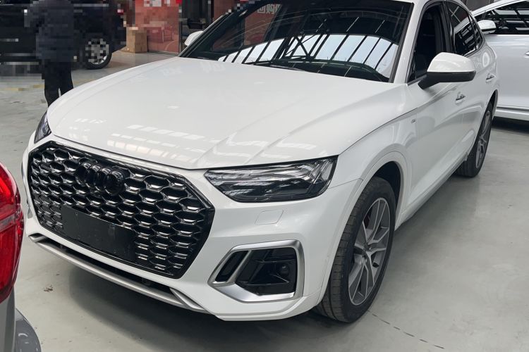 Used Audi Q5L Sportback 2022 45 TFSI Luxury Model Guazi used car, China used car export, Used car for sale, Used cars, Cheapest cars for sale