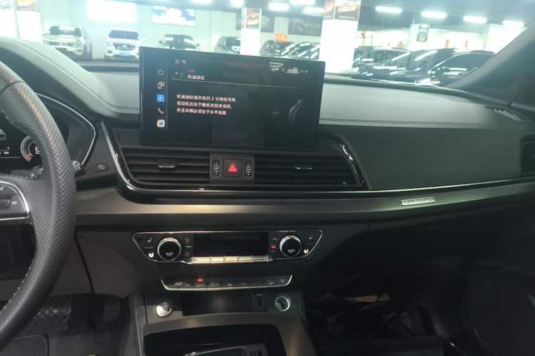 Used Audi Q5L Sportback 2022 40 TFSI Luxury Model Audio And AC Panel