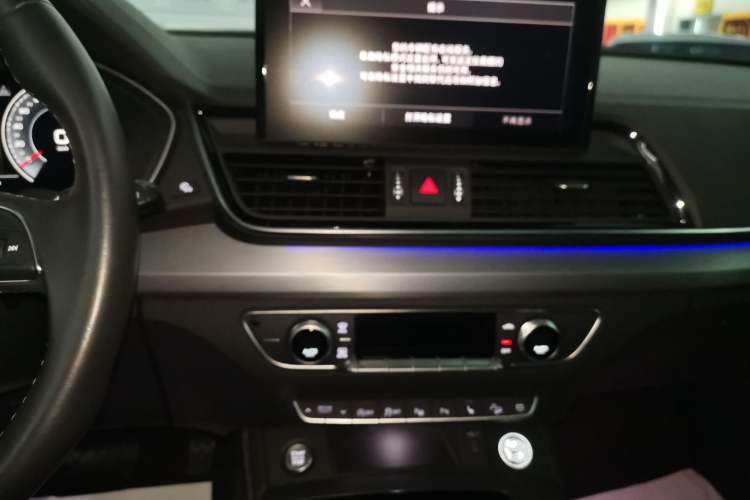 Used Audi Q5L Sportback 2022 40 TFSI Fashion Model Audio And AC Panel