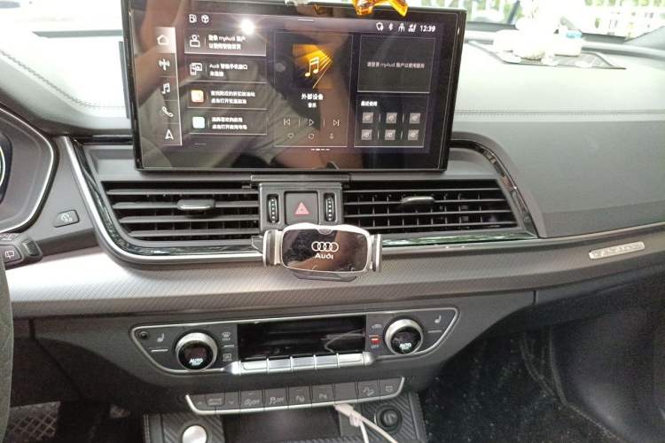 Used Audi Q5L Sportback 2022 40 TFSI Luxury Model Audio And AC Panel