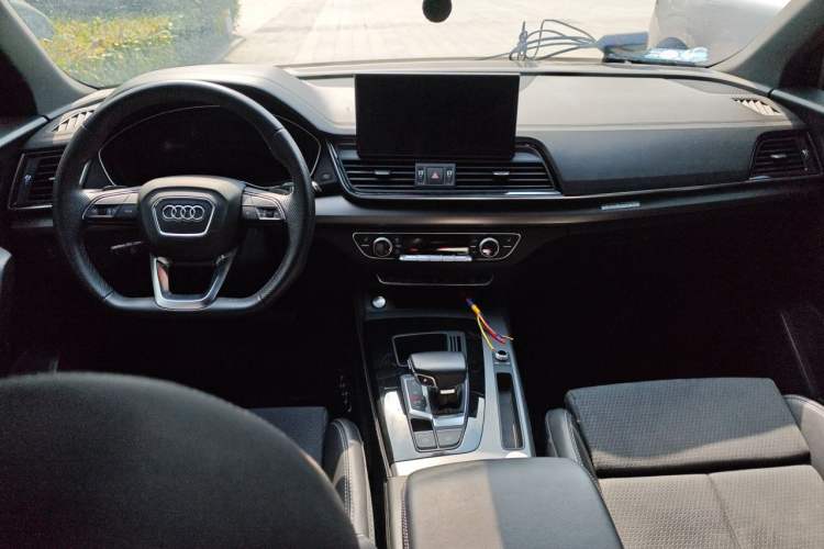 Used Audi Q5L Sportback 2022 40 TFSI Luxury Model Center Console