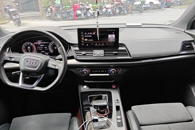 Used Audi Q5L Sportback 2022 40 TFSI Luxury Model Center Console