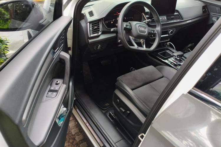 Used Audi Q5L Sportback 2022 45 TFSI Luxury Model Driver Seat
