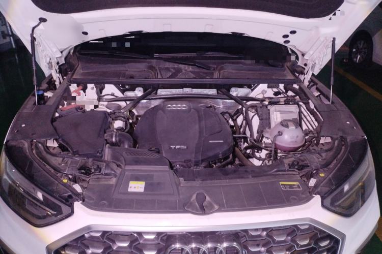 Used Audi Q5L Sportback 2022 40 TFSI Luxury Model Engine Bay