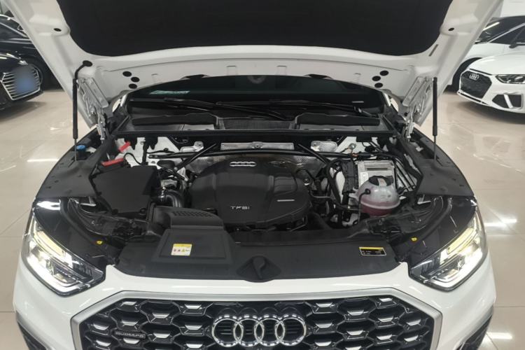 Used Audi Q5L Sportback 2022 40 TFSI Luxury Model Engine Bay