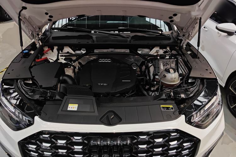 Used Audi Q5L Sportback 2022 45 TFSI Luxury Model Engine Bay