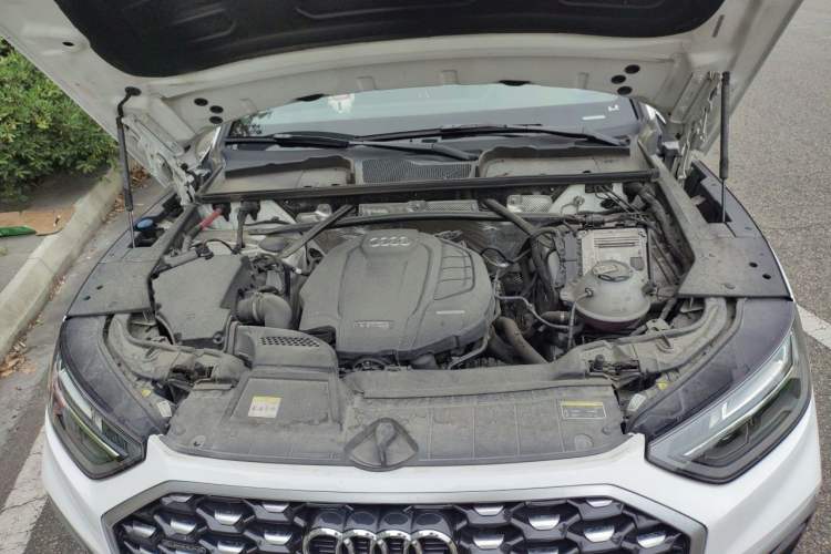Used Audi Q5L Sportback 2022 40 TFSI Luxury Model Engine Bay