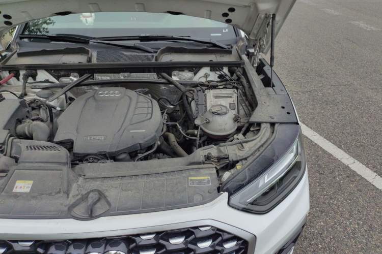 Used Audi Q5L Sportback 2022 40 TFSI Luxury Model Engine Bay Left