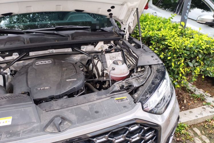 Used Audi Q5L Sportback 2022 45 TFSI Luxury Model Engine Bay Left