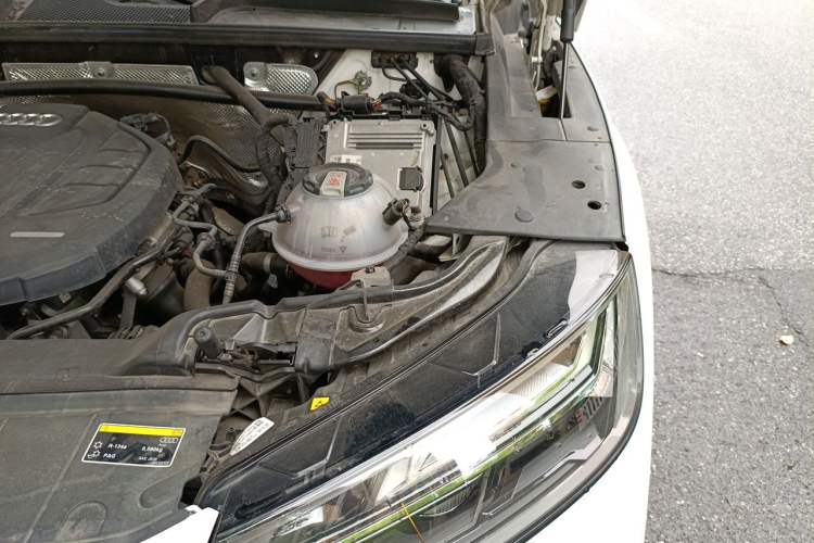 Used Audi Q5L Sportback 2022 40 TFSI Luxury Model Engine Bay Left