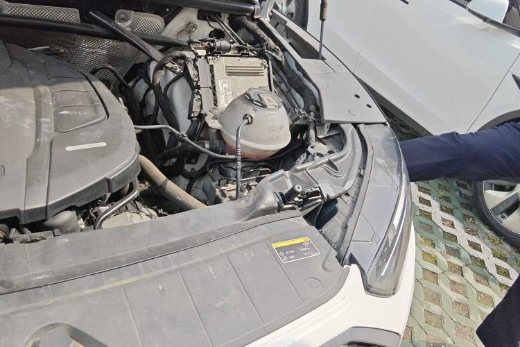 Used Audi Q5L Sportback 2022 40 TFSI Luxury Model Engine Bay Left