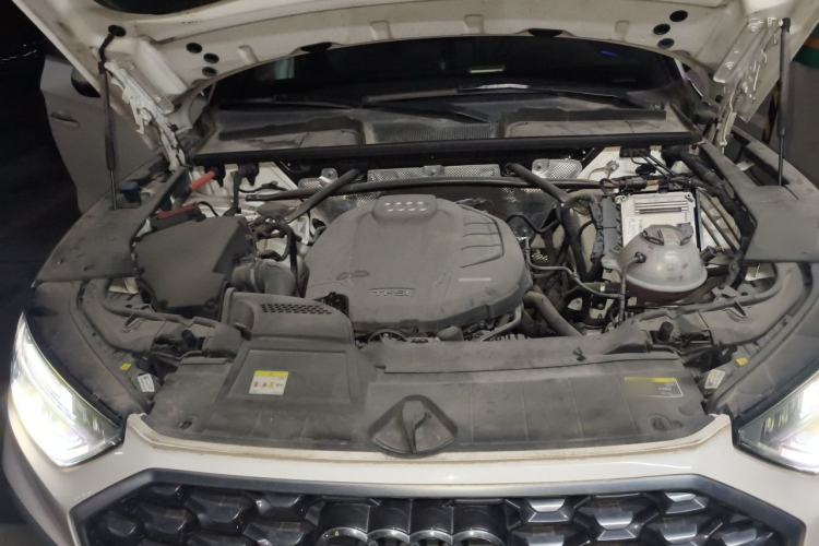 Used Audi Q5L Sportback 2022 Updated 40 TFSI Luxury Edition Engine Bay