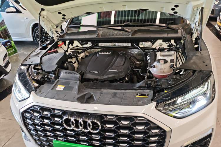 Used Audi Q5L Sportback 2022 40 TFSI Luxury Model Engine Bay