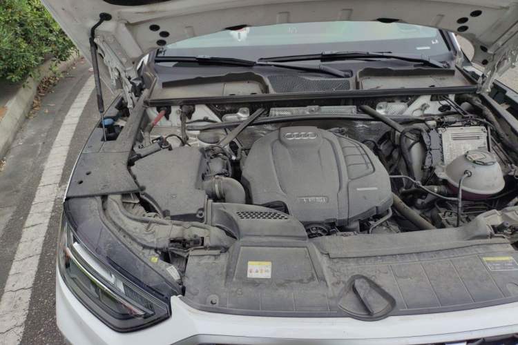 Used Audi Q5L Sportback 2022 40 TFSI Luxury Model Engine Bay Right