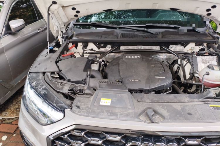 Used Audi Q5L Sportback 2022 45 TFSI Luxury Model Engine Bay Right