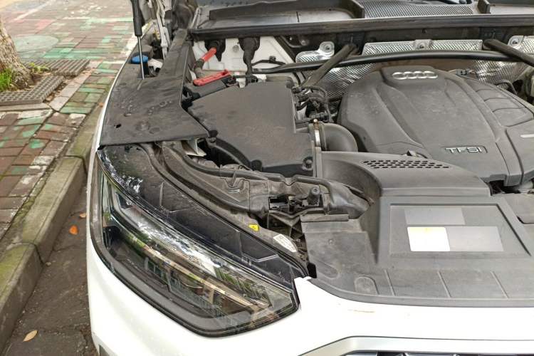 Used Audi Q5L Sportback 2022 40 TFSI Luxury Model Engine Bay Right