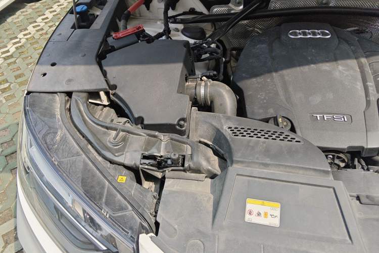 Used Audi Q5L Sportback 2022 40 TFSI Luxury Model Engine Bay Right