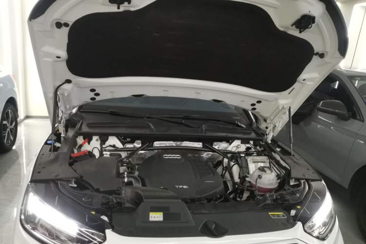 Used Audi Q5L Sportback 2022 40 TFSI Fashion Model Engine Bay