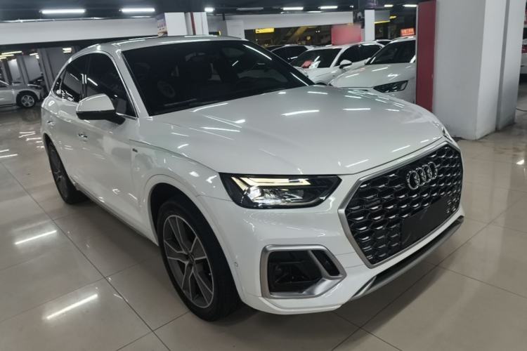 Used Audi Q5L Sportback 2022 40 TFSI Luxury Model Front Right 45 Deg