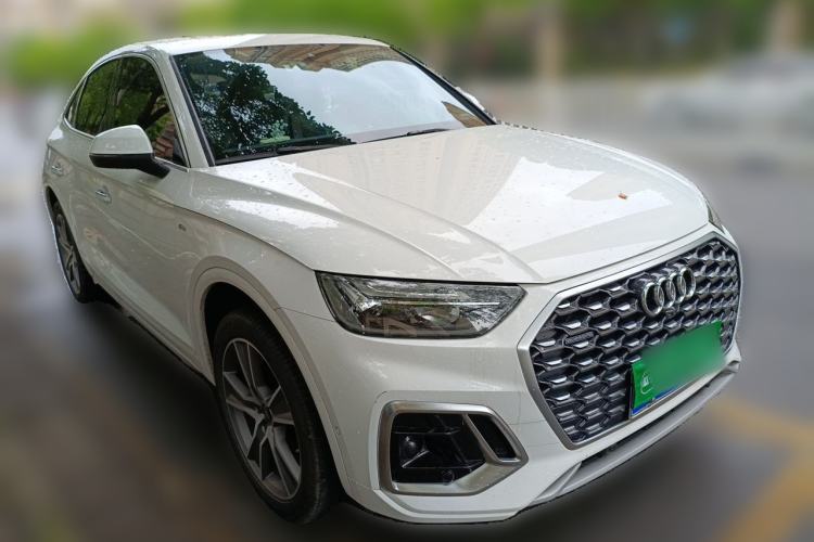 Used Audi Q5L Sportback 2022 40 TFSI Luxury Model Front Right 45 Deg