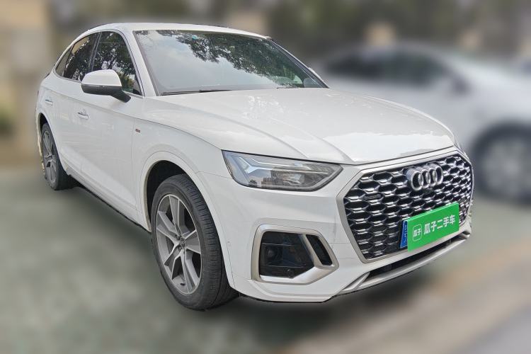 Used Audi Q5L Sportback 2022 40 TFSI Luxury Model Front Right 45 Deg