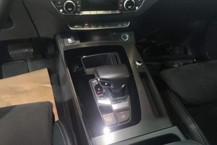 Used Audi Q5L Sportback 2022 40 TFSI Luxury Model Gear Lever