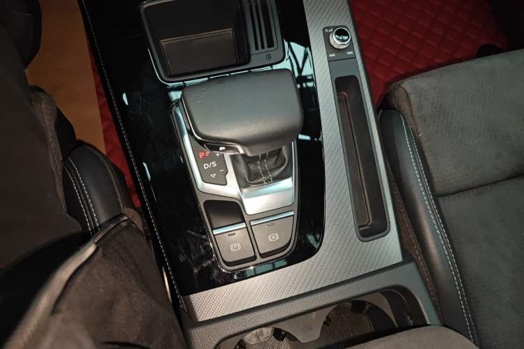 Used Audi Q5L Sportback 2022 45 TFSI Luxury Model Gear Lever