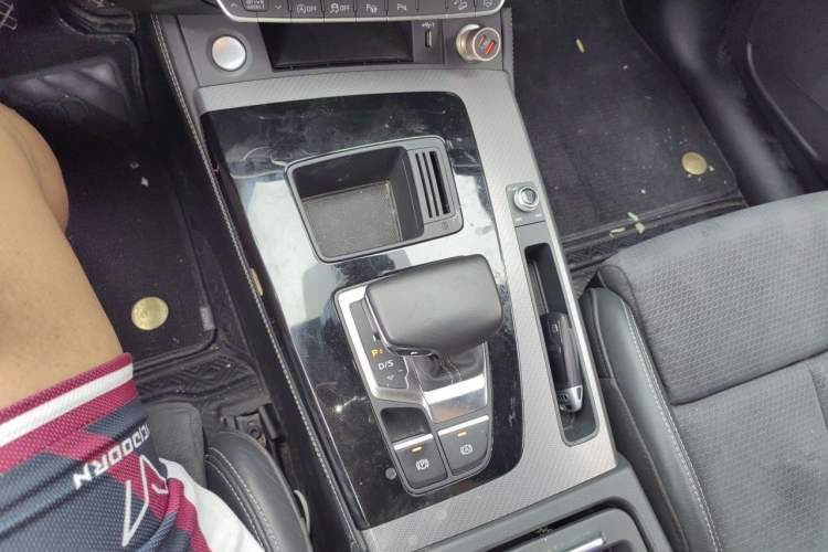 Used Audi Q5L Sportback 2022 40 TFSI Luxury Model Gear Lever