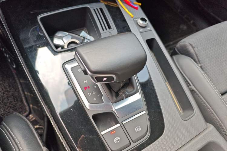 Used Audi Q5L Sportback 2022 40 TFSI Luxury Model Gear Lever