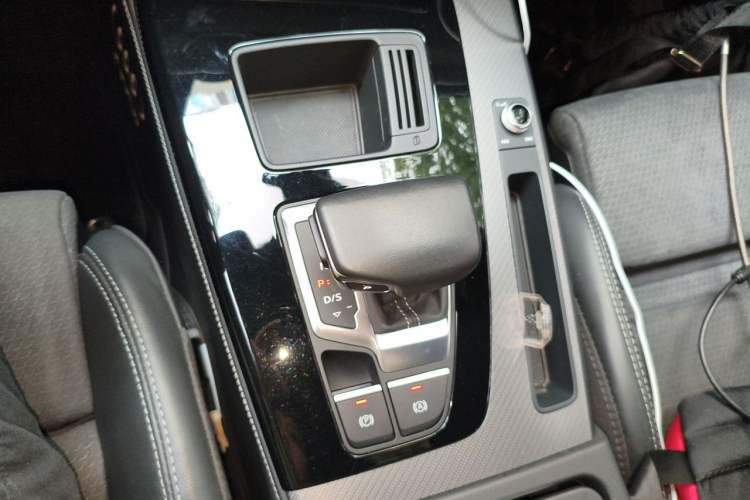 Used Audi Q5L Sportback 2022 45 TFSI Luxury Model Gear Lever