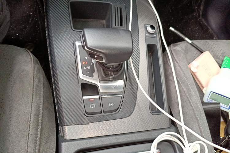Used Audi Q5L Sportback 2022 40 TFSI Luxury Model Gear Lever