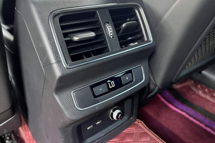 Used Audi Q5L Sportback 2022 Updated 40 TFSI Luxury Edition Interior 9