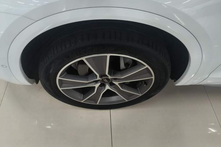 Used Audi Q5L Sportback 2022 40 TFSI Luxury Model Left Front Wheel Hub
