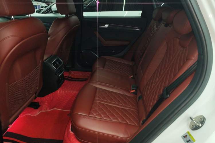 Used Audi Q5L Sportback 2022 40 TFSI Fashion Model Left Rear Seat