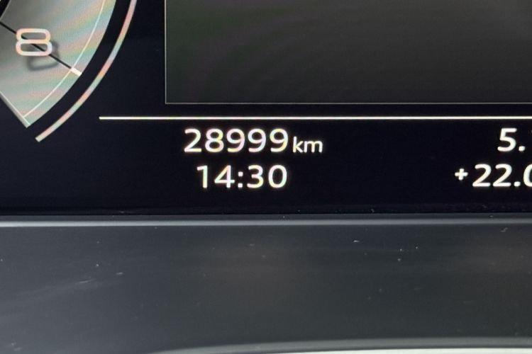 Used Audi Q5L Sportback 2022 40 TFSI Fashion Model Odometer Close Up
