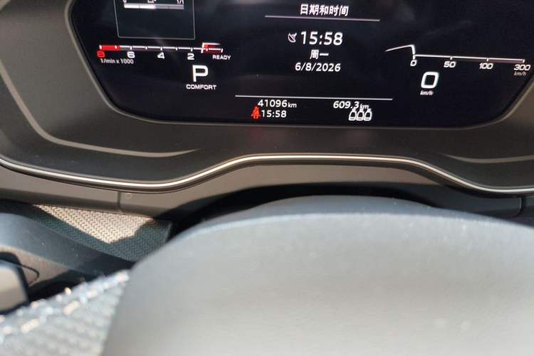 Used Audi Q5L Sportback 2022 45 TFSI Luxury Model Odometer Close Up