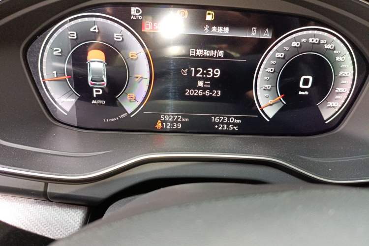 Used Audi Q5L Sportback 2022 40 TFSI Luxury Model Odometer Close Up