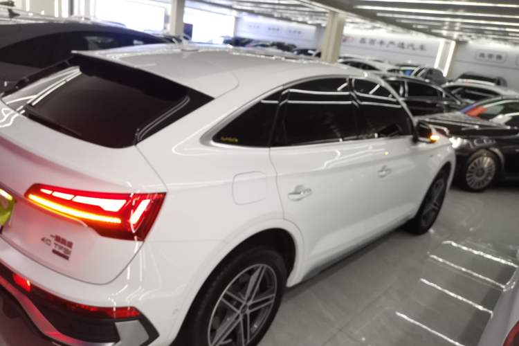 Used Audi Q5L Sportback 2022 40 TFSI Fashion Model Rear Right 45 Deg