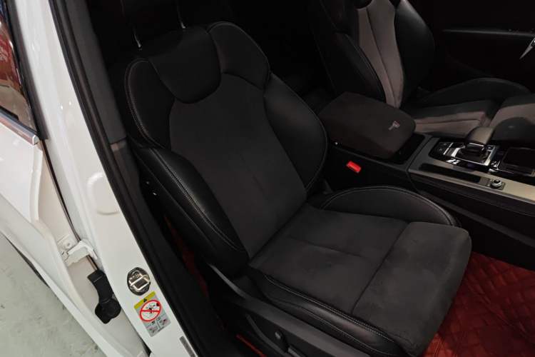 Used Audi Q5L Sportback 2022 45 TFSI Luxury Model Right Front Seat