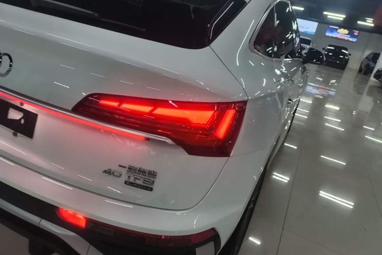 Used Audi Q5L Sportback 2022 40 TFSI Luxury Model Right Rear Taillight
