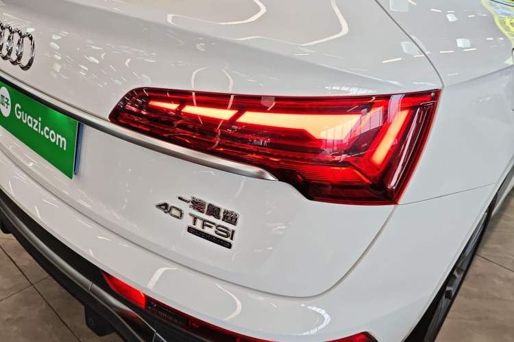 Used Audi Q5L Sportback 2022 40 TFSI Luxury Model Right Rear Taillight