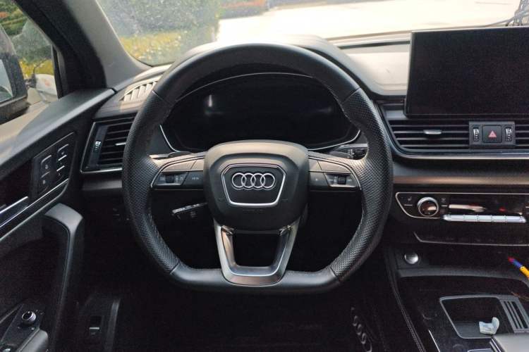 Used Audi Q5L Sportback 2022 40 TFSI Luxury Model Steering Wheel