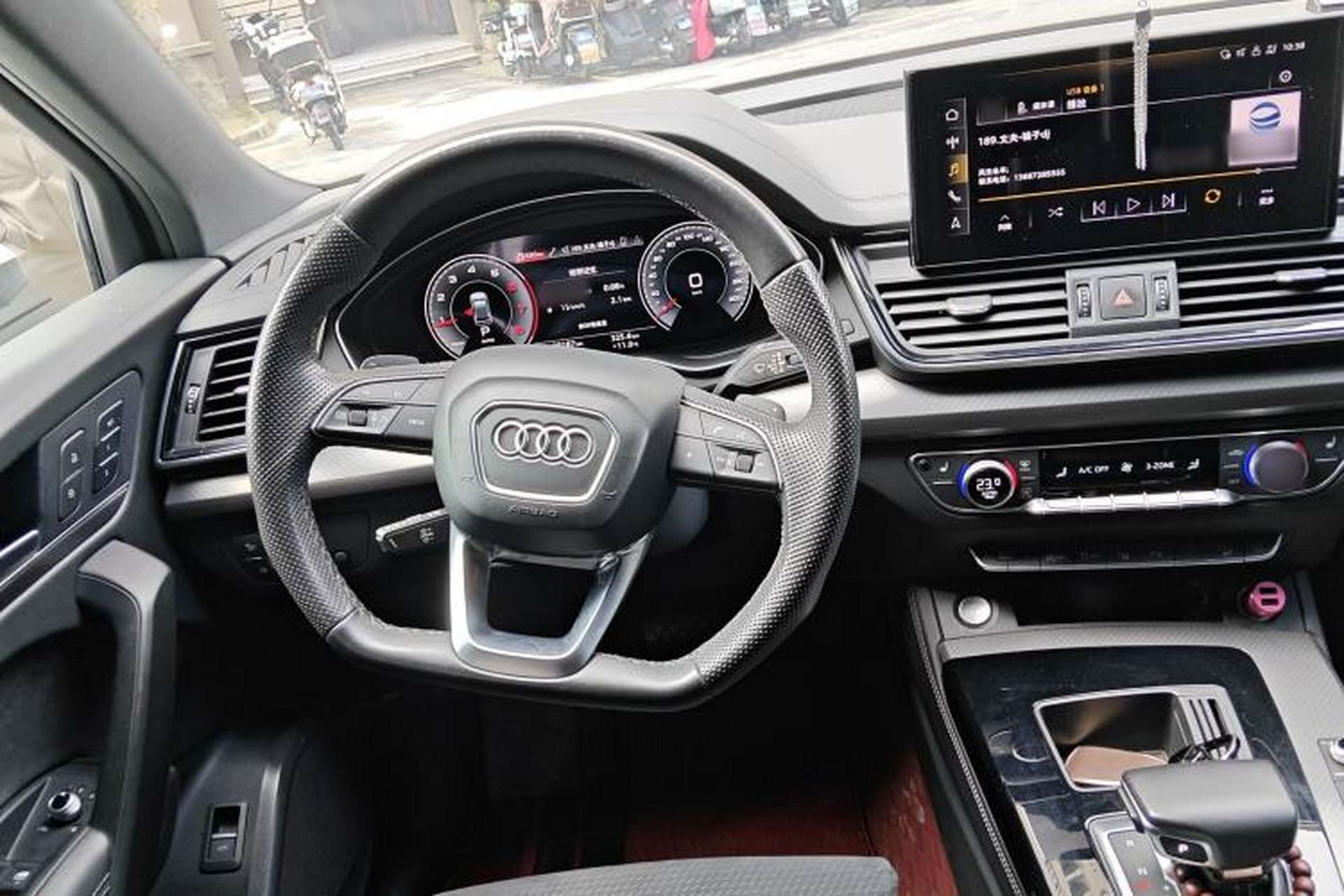 Used Audi Q5L Sportback 2022 40 TFSI Luxury Model Steering Wheel