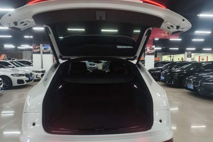 Used Audi Q5L Sportback 2022 40 TFSI Luxury Model Trunk