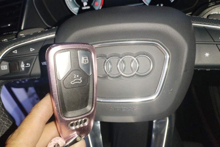 Used Audi Q5L Sportback 2022 40 TFSI Luxury Model Vehicle Key