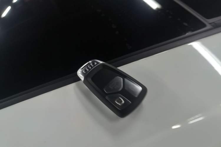 Used Audi Q5L Sportback 2022 40 TFSI Luxury Model Vehicle Key