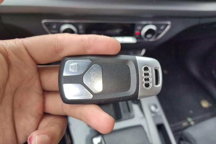 Used Audi Q5L Sportback 2022 40 TFSI Luxury Model Vehicle Key