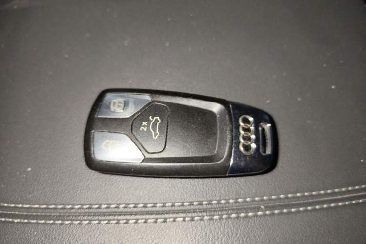 Used Audi Q5L Sportback 2022 Updated 40 TFSI Luxury Edition Vehicle Key