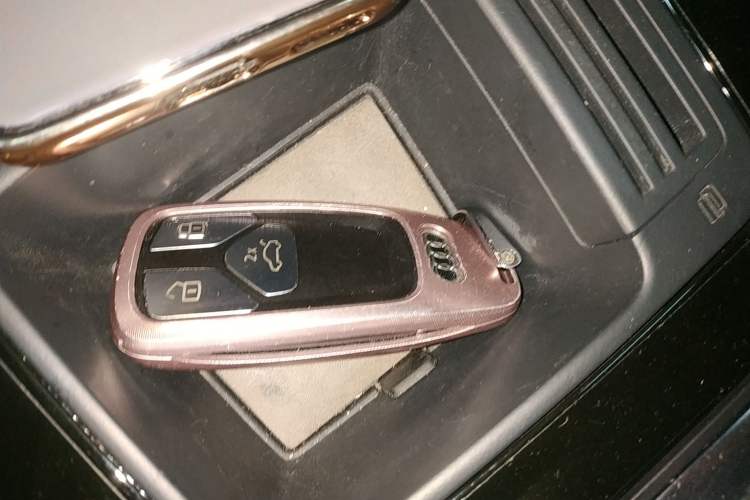 Used Audi Q5L Sportback 2022 45 TFSI Luxury Model Vehicle Key