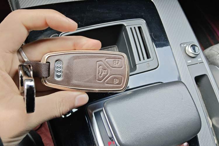 Used Audi Q5L Sportback 2022 40 TFSI Luxury Model Vehicle Key